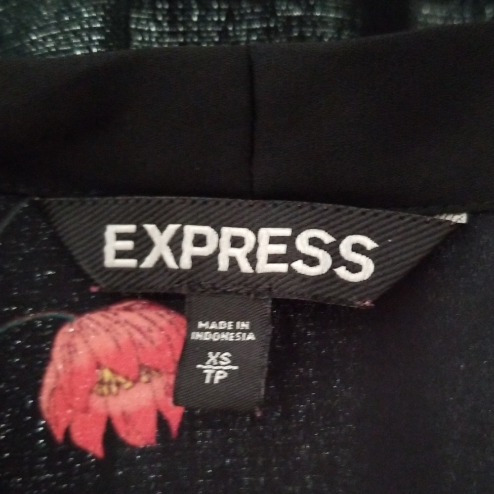Express Blouse - Picture 2 of 4